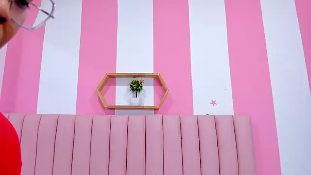 ISABELLA 020 online show from 03/04/25, 12:01