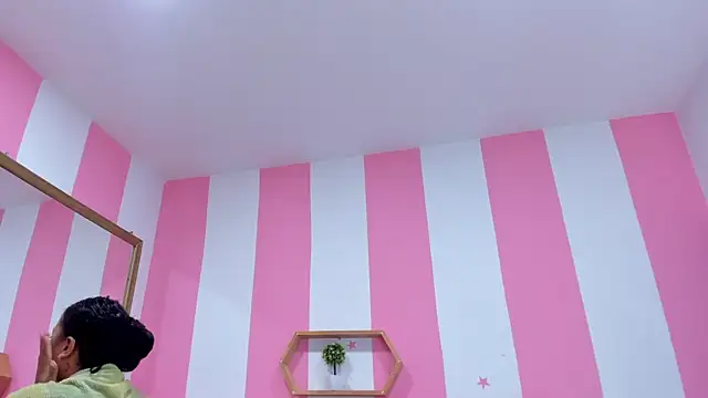 ISABELLA 020 online show from 09/17/25, 12:51