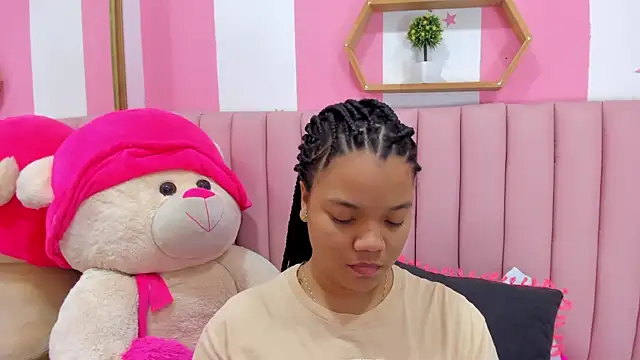 ISABELLA 020 online show from 10/15/25, 12:38