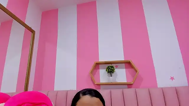 ISABELLA 020 online show from 10/25/25, 01:29