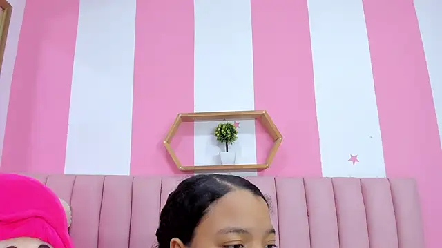 ISABELLA 020 online show from 02/11/26, 12:43