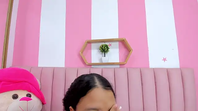 ISABELLA 020 online show from 03/25/26, 12:44