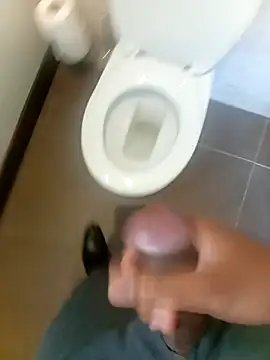 Snapshot of Luce1997 chatting on 11/13/25, 12:26 Luce1997 online show from 11/13/25, 12:26