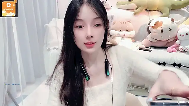 AKiKi711 online show from 10/19/25, 04:29