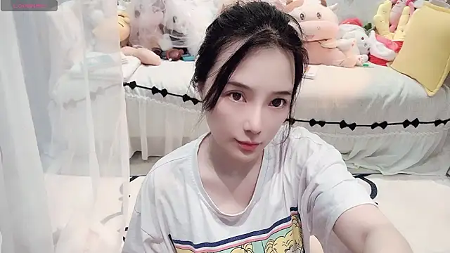 Snapshot of AKiKi711 chatting on 05/16/26, 03:11 AKiKi711 online show from 05/16/26, 03:11