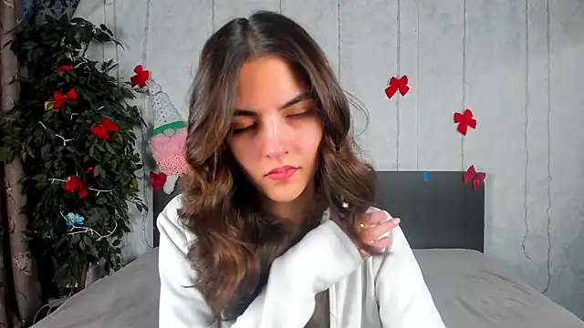 Milana Crystal  online show from 02/04/26, 07:47