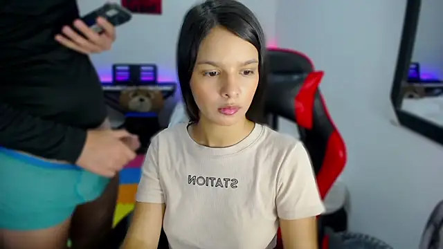 jessi and boy online show from 10/18/25, 03:46