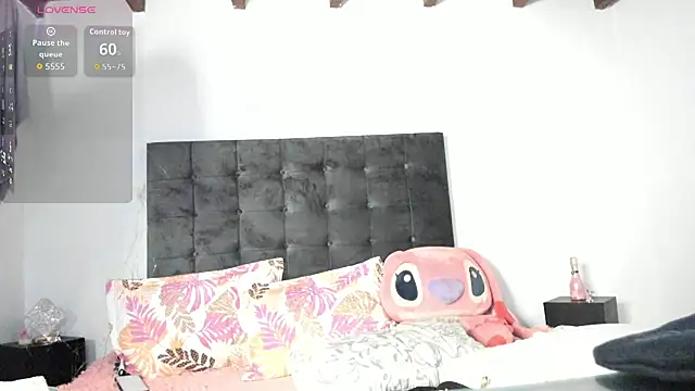 Kylie2211 online show from 10/24/25, 04:14