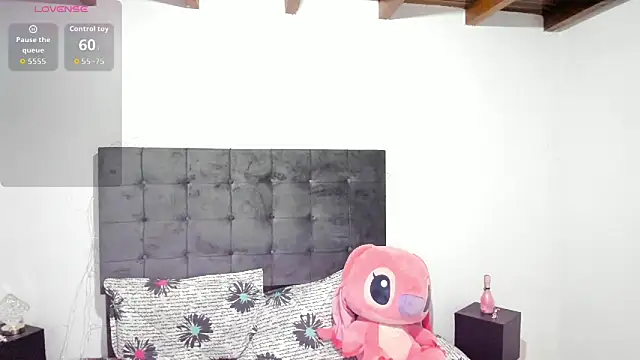 Kylie2211 online show from 10/31/25, 11:44