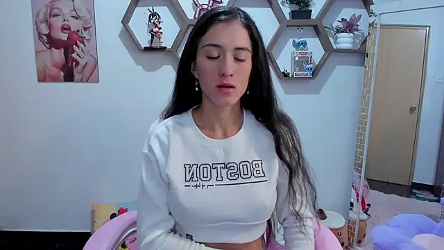 SharonSander online show from 02/12/25, 12:37