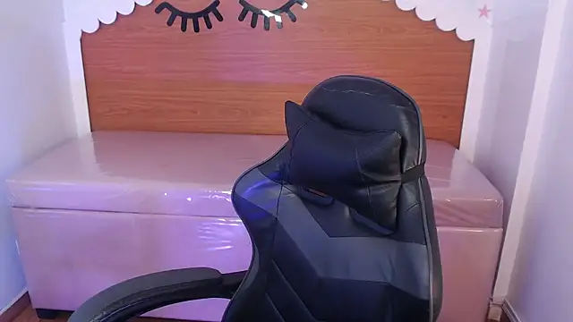 carlie mayer v online show from 12/18/25, 04:18