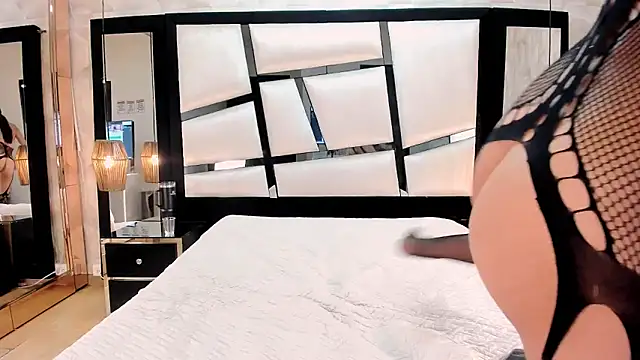 LiaObrien online show from 11/23/25, 09:14