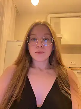 Eva Weyne online show from 10/28/25, 08:22