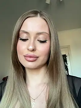 Snapshot of Sweet__Milly chatting on 05/13/26, 03:31 Sweet Milly online show from 05/13/26, 03:31