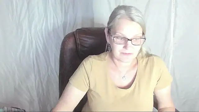 irinamaux online show from 03/06/25, 07:47