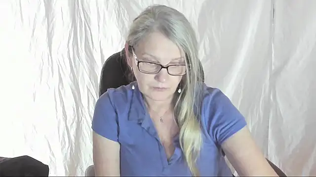 irinamaux online show from 03/22/25, 08:51