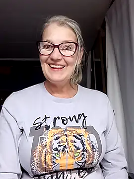 irinamaux online show from 10/04/25, 07:17