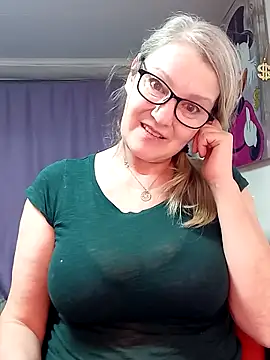 irinamaux online show from 03/03/26, 09:42