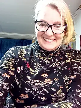 irinamaux online show from 04/12/26, 04:45