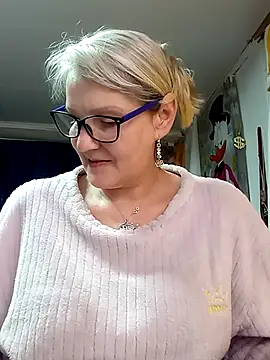 irinamaux online show from 04/17/26, 01:52