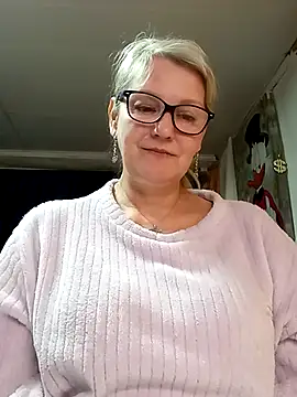 Snapshot of irinamaux chatting on 04/21/26, 01:42 irinamaux online show from 04/21/26, 01:42
