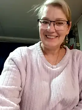 Snapshot of irinamaux chatting on 04/28/26, 10:37 irinamaux online show from 04/28/26, 10:37