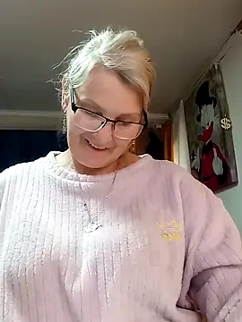 Snapshot of irinamaux chatting on 04/30/26, 01:06 irinamaux online show from 04/30/26, 01:06