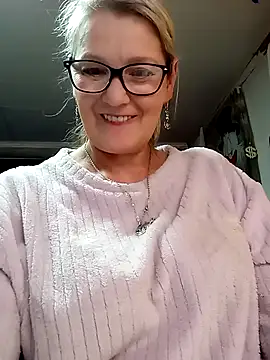 Snapshot of irinamaux chatting on 05/10/26, 03:39 irinamaux online show from 05/10/26, 03:39