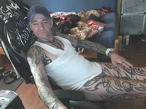 Snapshot of Tomi18cmm2 chatting on 09/27/25, 01:16 Tomi18cmm2 online show from 09/27/25, 01:16