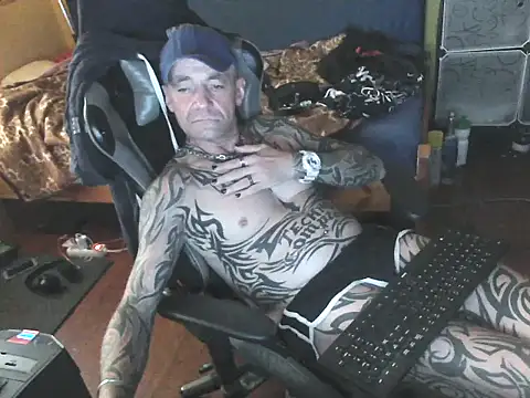 Snapshot of Tomi18cmm2 chatting on 09/28/25, 06:19 Tomi18cmm2 online show from 09/28/25, 06:19