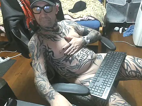 Snapshot of Tomi18cmm2 chatting on 11/04/25, 06:40 Tomi18cmm2 online show from 11/04/25, 06:40