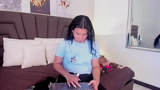 Snapshot of Sofi_Perez_ chatting on 02/27/25, 11:20 Sofi Perez online show from 02/27/25, 11:20