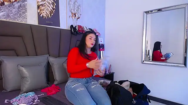 Sofi Perez  online show from 04/05/26, 11:18