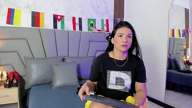 Sofi Perez  online show from 07/06/26, 11:29