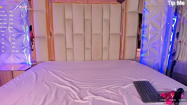 nicole cooper   online show from 11/11/25, 07:36