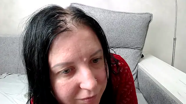 Snapshot of Longhairgirl chatting on 10/20/25, 04:29 Longhairgirl online show from 10/20/25, 04:29