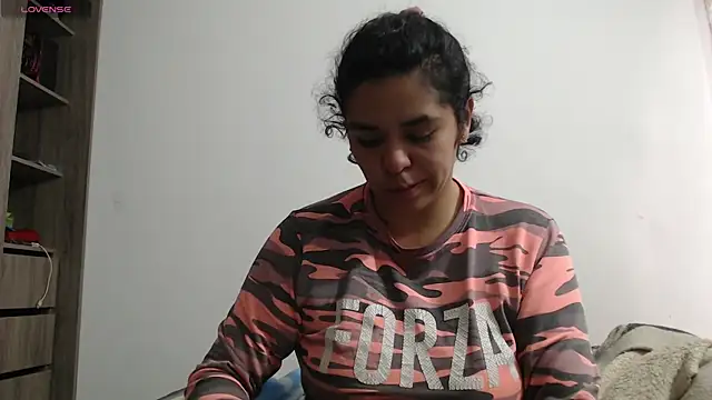 Snapshot of Anne_purple chatting on 09/18/25, 03:25 Anne purple online show from 09/18/25, 03:25