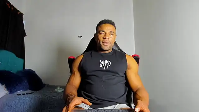 estebanlobo- online show from 11/17/25, 09:20