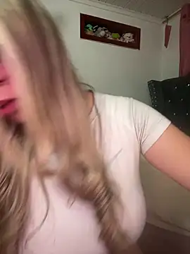 CristalGmez online show from 12/18/25, 03:56