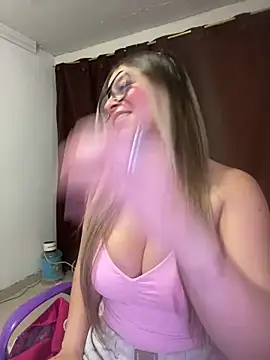 Snapshot of CristalGmez chatting on 04/26/26, 04:10 CristalGmez online show from 04/26/26, 04:10