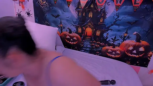 charlotte-11 online show from 10/18/25, 03:24