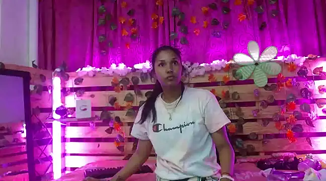 Elsa Parisi online show from 12/20/24, 07:39