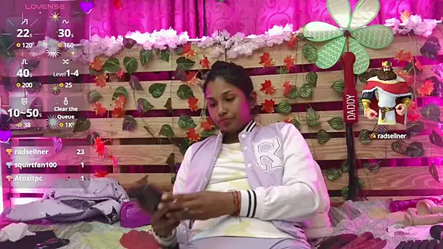 Elsa Parisi online show from 01/14/25, 12:22