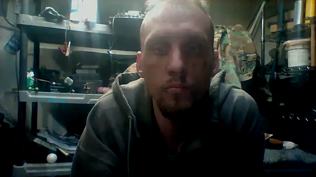 Snapshot of Aaronbp chatting on 11/17/25, 04:29 Aaronbp online show from 11/17/25, 04:29