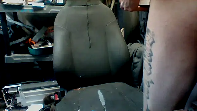 Snapshot of Aaronbp chatting on 12/01/25, 06:46 Aaronbp online show from 12/01/25, 06:46