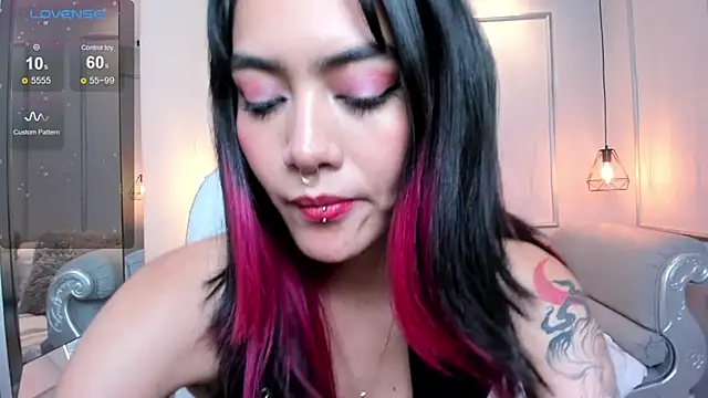 AzuraKindong online show from 02/04/25, 10:24