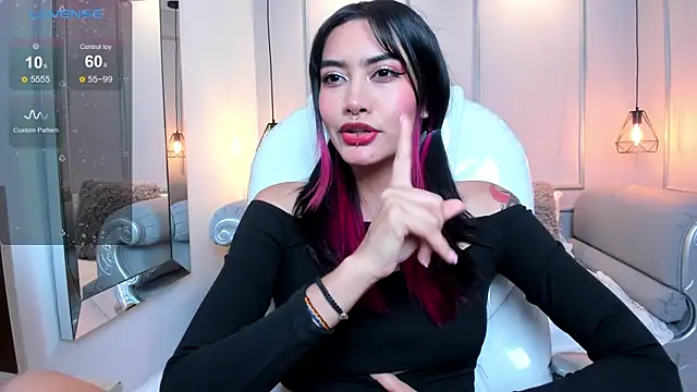 AzuraKindong online show from 02/06/25, 10:21