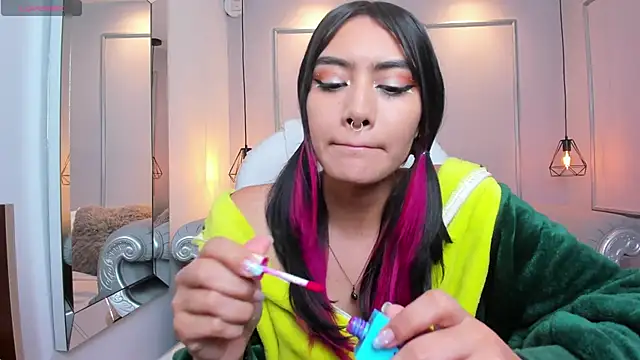 AzuraKindong online show from 03/11/25, 07:14