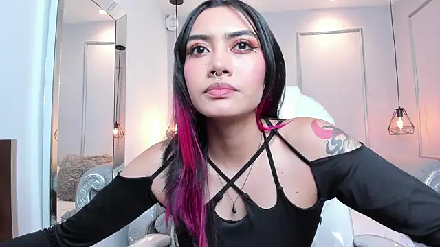 AzuraKindong online show from 03/18/25, 07:31