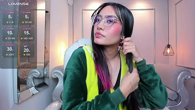 AzuraKindong online show from 09/18/25, 07:49